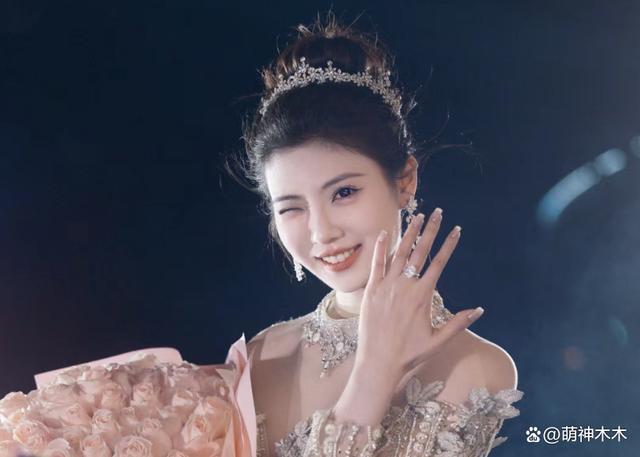 百万网红宣布嫁首富儿子，却被前男友爆料装名媛，喊她还钱