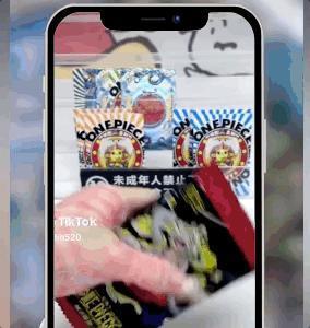 收割年轻人“新项目”，把小卡片卖到上万元