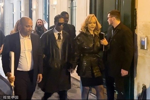 蕾哈娜带男友与法国总统会面后离开 全程牵手恩爱亲密