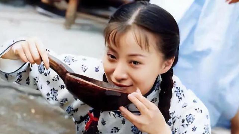 因丈夫丑不想要孩子，受到婆婆开导后，女儿如今貌美如花