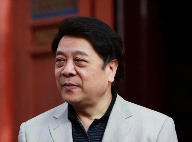 赵忠祥病逝4年，再看遗孀的选择，才知道夫妻俩有多明智