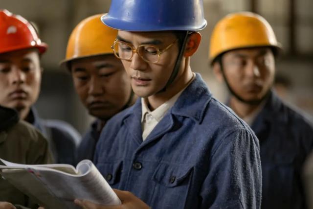 硬扛《繁花》！央视剧王，差点翻车？