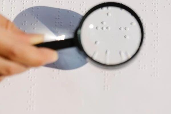 缺席大模型，苹果到底在等什么？