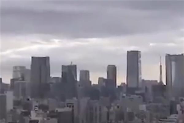 日本东京湾4.8级地震 监控画面剧烈摇晃：新干线停运