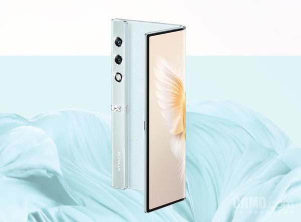 曝荣耀去年利润暴涨 今年四季度或发布三折叠屏手机