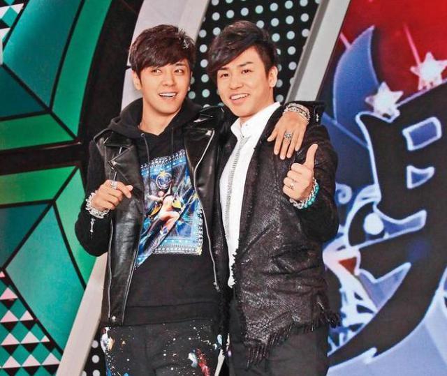 欧弟拍照嘲讽罗志祥，离婚两年多成功复出主持，处境颠倒