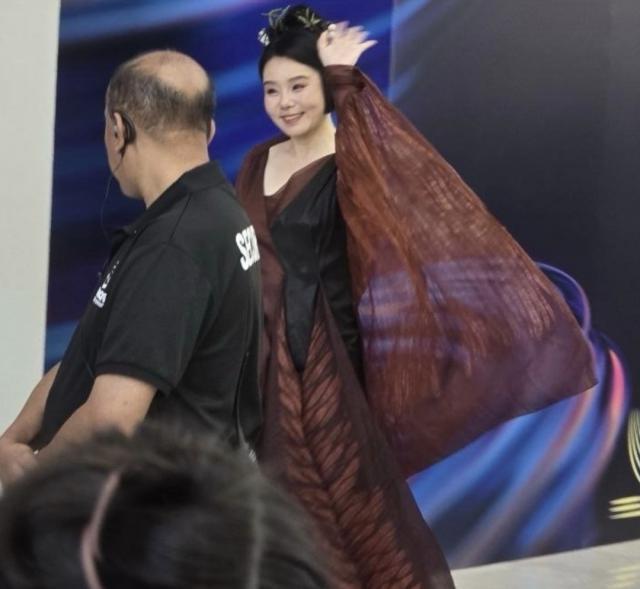 晚会座位透露内娱地位：张雨绮美翻了，王鹤棣排面很大