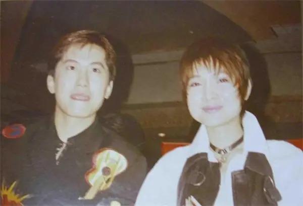 人称东方艳后，26年前掌掴毛宁，50岁仍美得和女儿似姐妹