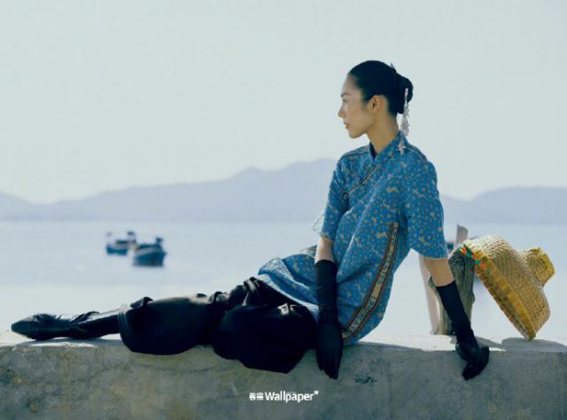 刘雯海上落日大片秀高挑身材 与渔乡风情交相辉映