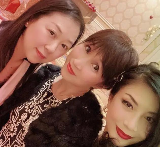 吴家丽罕现身，曾拒绝成龙追求，今57岁仍性感迷人