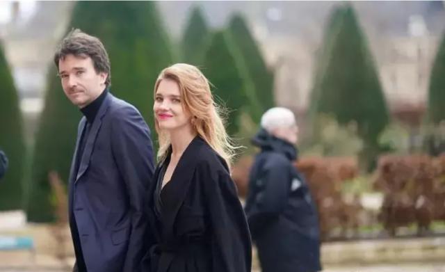 从水果妹到顶级超模，38岁再嫁豪门，她是真的狠！