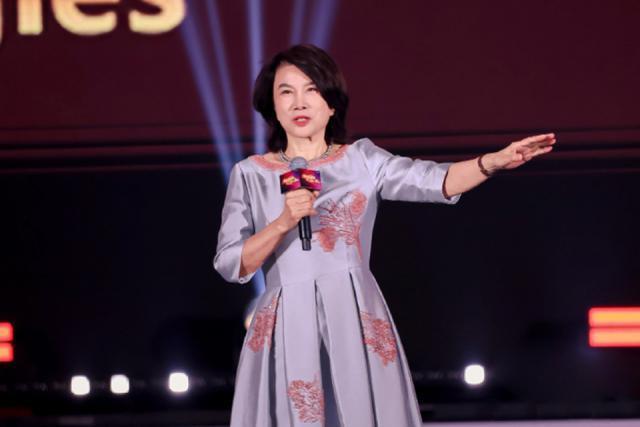 董小姐多撒了2个亿