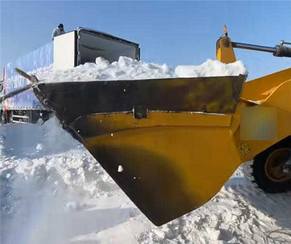 哈尔滨向广州运了三车东北的雪 网友：这是“北雪南调”啊