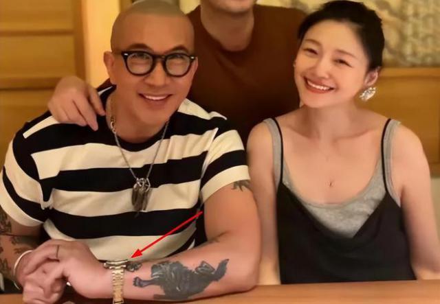 大S带具俊晔新年露面，夫妻同框恩爱十足，大S瘦了很多