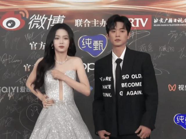 2024微博之夜，曾舜晞傻了，周也愣了，王一博惊呆了