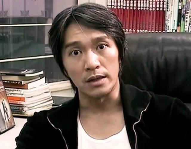 欠的电影票能补上了！周星驰进军微短剧，与小杨哥合影引猜测