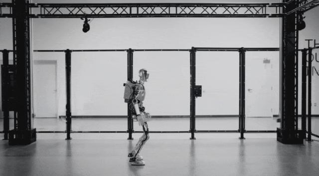 刚“入职”宝马 微软、OpenAI又递来橄榄枝 Figure究竟什么来头？