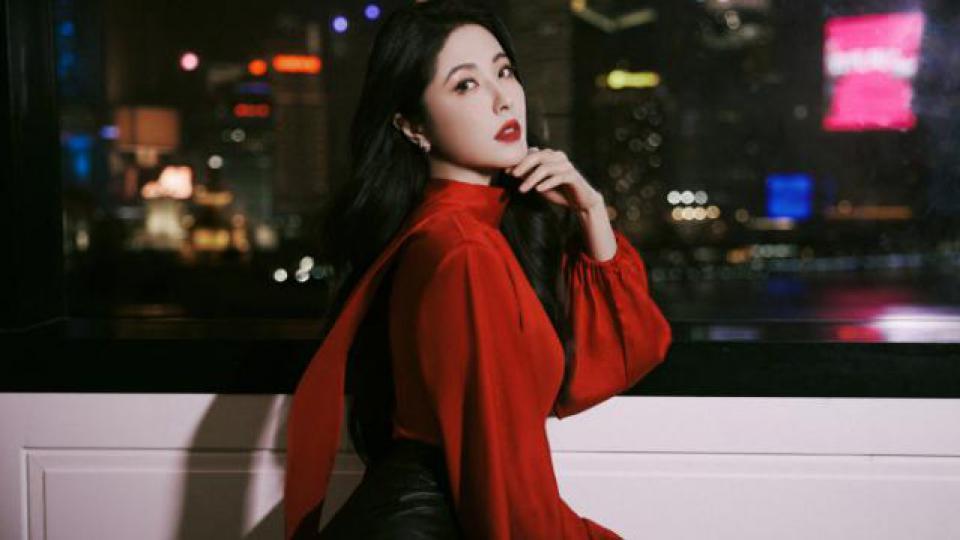 曾黎烈焰红唇 优雅明媚