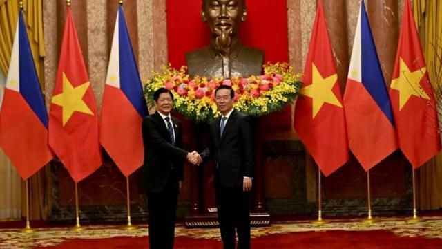 4名菲方人员非法闯入，中国海警现场处置！