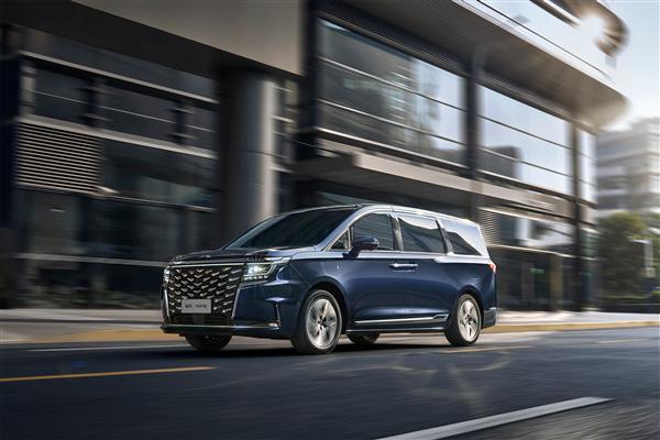 全球首款鸿蒙座舱MPV 江淮瑞风RF8上市：16.99万起