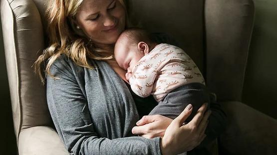 为什么人抱东西爱用右手,抱娃娃却用左手?