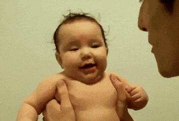 为什么人抱东西爱用右手,抱娃娃却用左手?