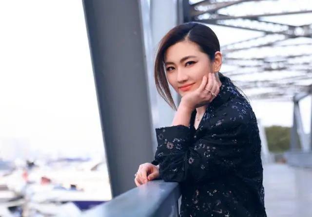 Selina带不满半岁儿子拍广告赚上百万，仍想生二胎