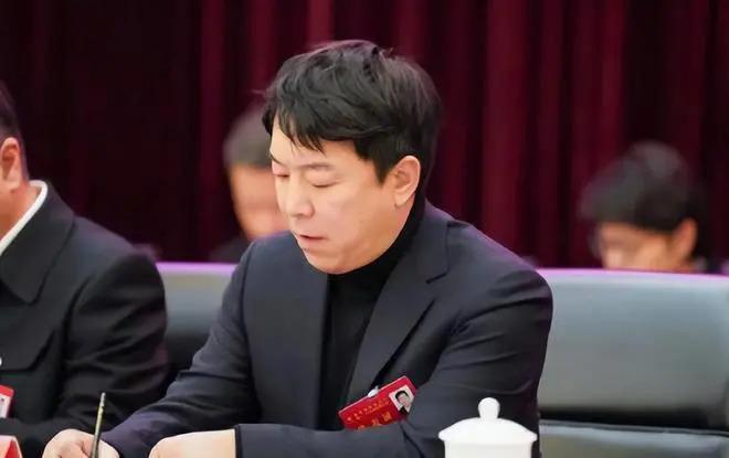 人民大会堂这一天，刘德华在电影“大佬圈”地位尽致凸显