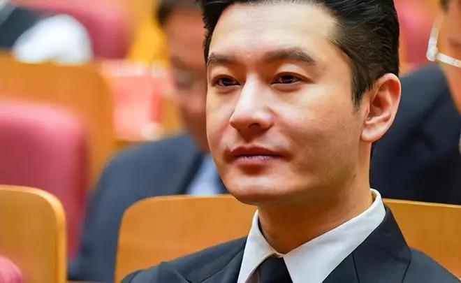 人民大会堂这一天，刘德华在电影“大佬圈”地位尽致凸显