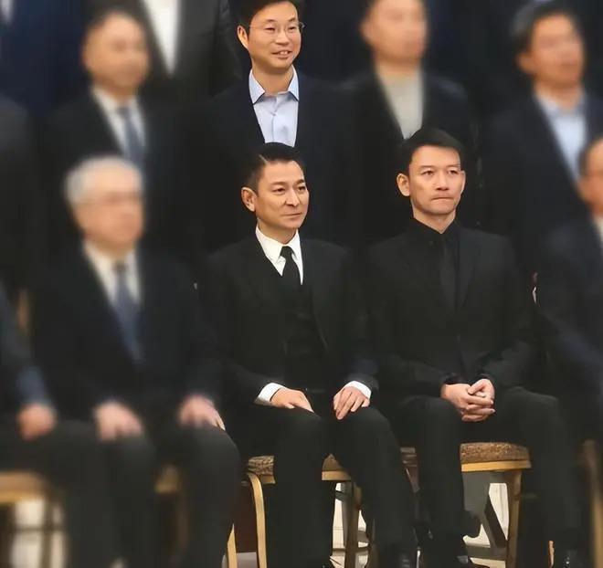 人民大会堂这一天，刘德华在电影“大佬圈”地位尽致凸显
