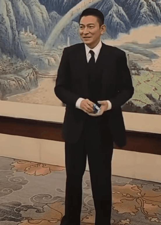 人民大会堂这一天，刘德华在电影“大佬圈”地位尽致凸显