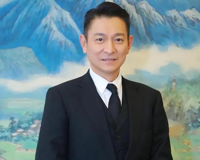 人民大会堂这一天，刘德华在电影“大佬圈”地位尽致凸显