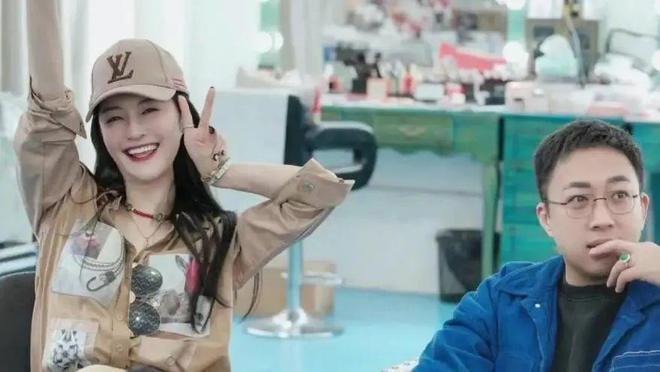 她9岁和周星驰搭戏，与于正硬刚，真是娱乐圈特别的存在