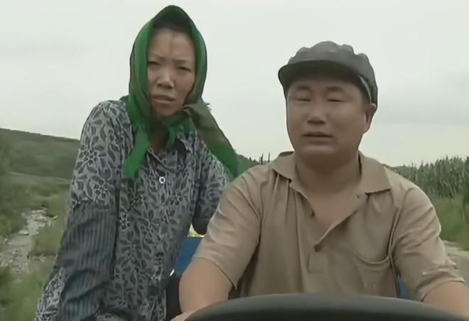 赵本山徒弟董三毛与小8岁娇妻再婚，前妻刘丹晒照心情好