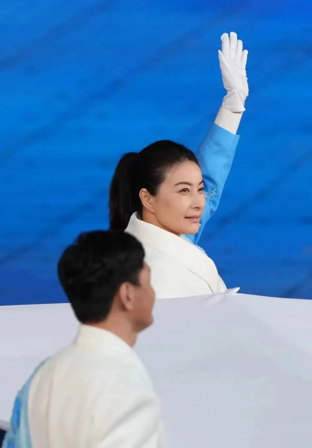 豪门儿媳圈真正C位，她凭什么？