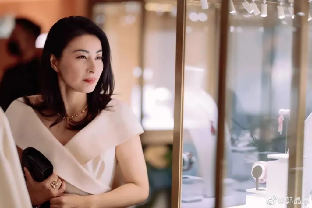 豪门儿媳圈真正C位，她凭什么？