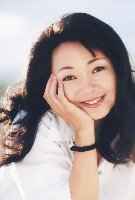 显年轻有多占便宜?这些明星是同龄人,却像差了20岁