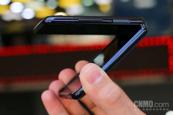 索尼首款折叠屏手机“Xperia F”曝光 内部似乎并不看好