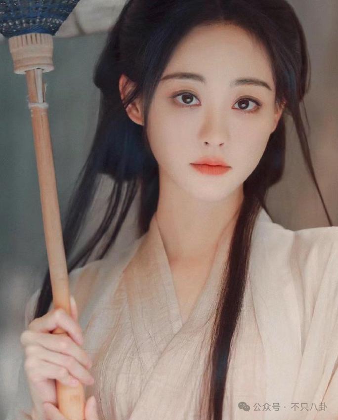 她的娱乐圈资源也太虐了吧……