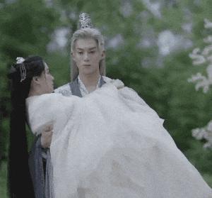 她的娱乐圈资源也太虐了吧……