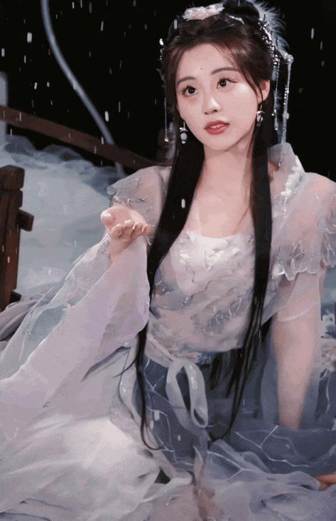 她的娱乐圈资源也太虐了吧……