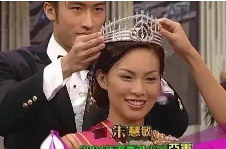 当年出轨被封杀的他，突然结婚了！