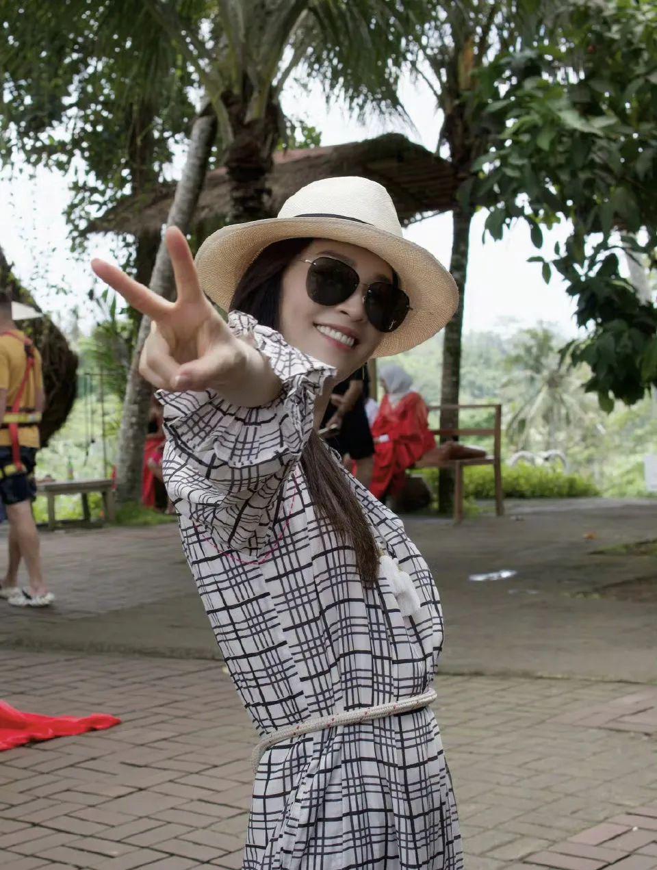 张庭否认打包6套别墅，网友却讨论起她在上海的96套房