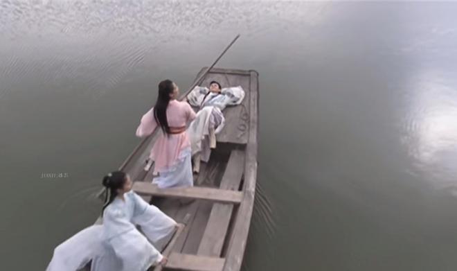 当年怎么只顾盯着刘亦菲和蒋欣了，忽略了更貌美的她们