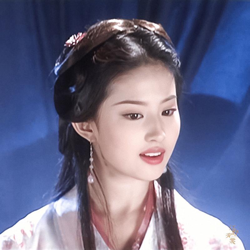 当年怎么只顾盯着刘亦菲和蒋欣了，忽略了更貌美的她们