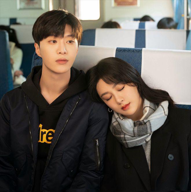 杨紫新剧《要久久爱》口碑下滑，成也金世佳，败也金世佳