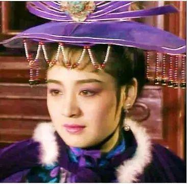91版《雪山飞狐》：「并不美丽」的程灵素，为何能艳压女主