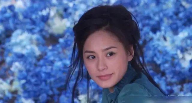 91版《雪山飞狐》：「并不美丽」的程灵素，为何能艳压女主