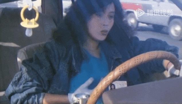 太敢拍！30年了，她美得遥遥领先
