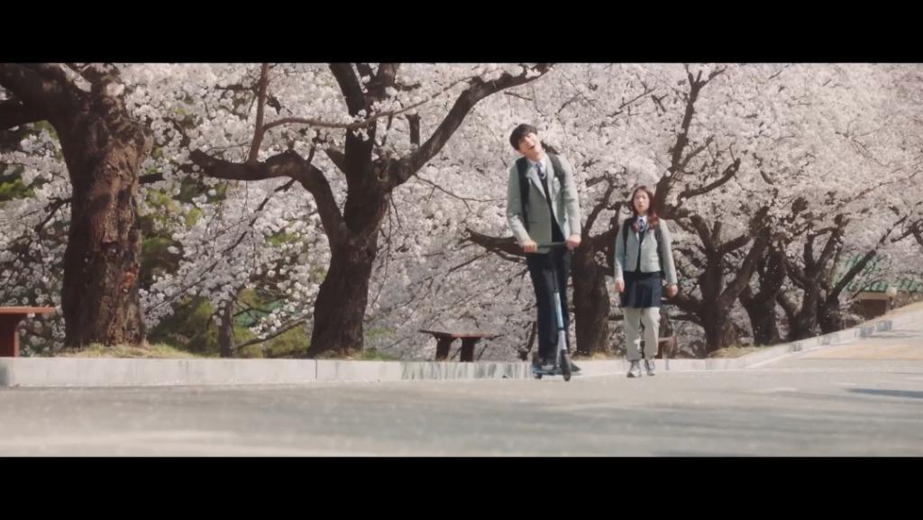 消失十年后复出，还是稀巴烂